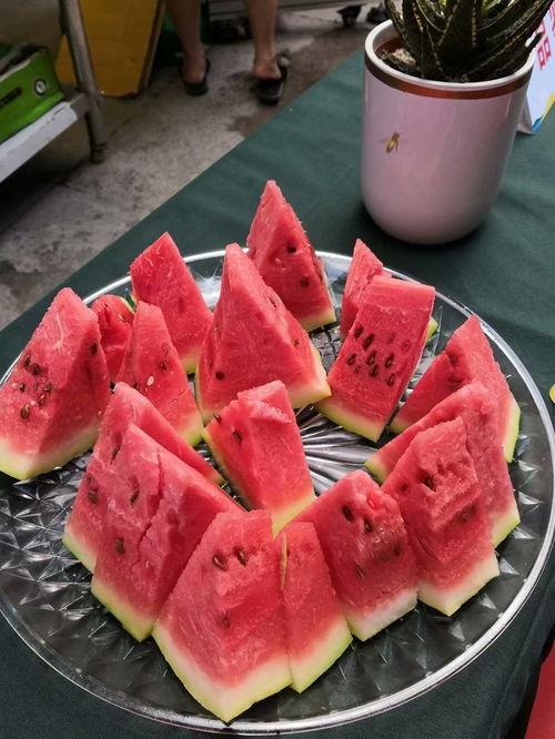 重庆前天吃瓜,一场“吃瓜”事件背后的社会现象