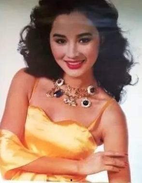 女明星合成裸体挂历图片,揭秘女明星裸体挂历图片合成之谜