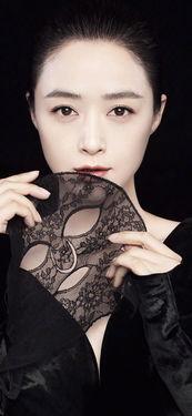 明星苹果图案衣服,明星同款苹果图案衣服引领街头风采