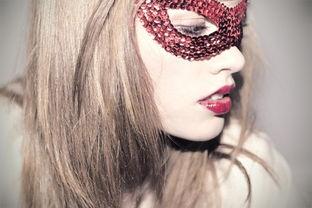 爱带防晒面具的女网红,揭秘爱带防晒面具的女网红风采”