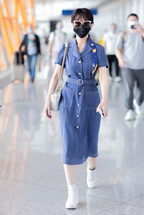 明星牛仔连衣裙图片,明星演绎经典连衣裙风采